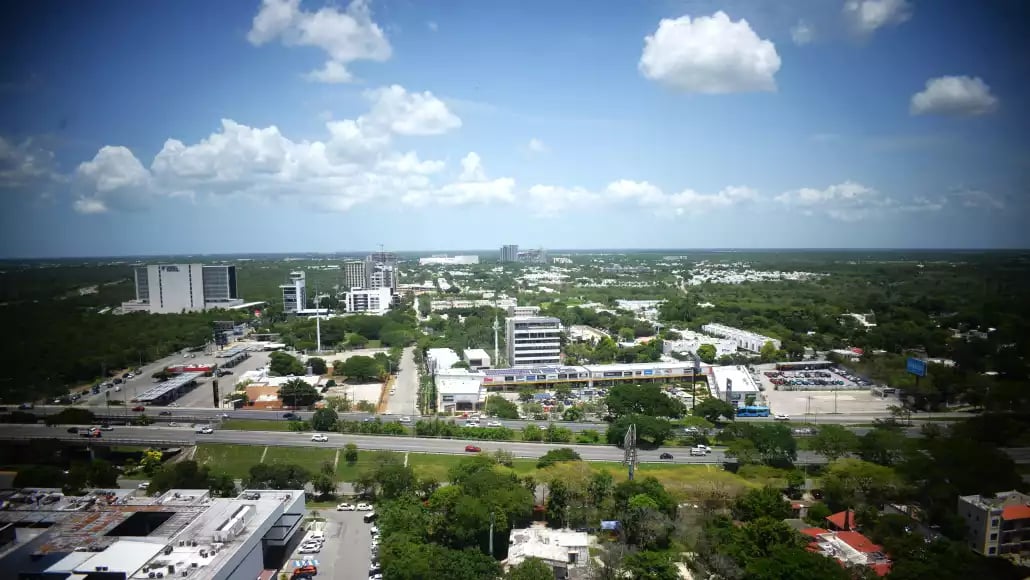 varias-torres-de-departamentos-comienzan-a-edificarse-en-torno-a-santa-gertrudis-copo-en-el-norte-de-merida_MASTER